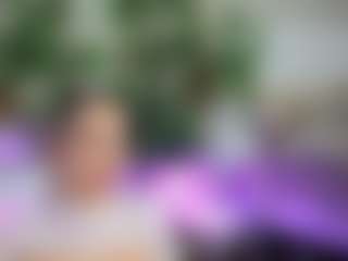 Live cam show with Emilly Bronte - Strip on Hubzter Live