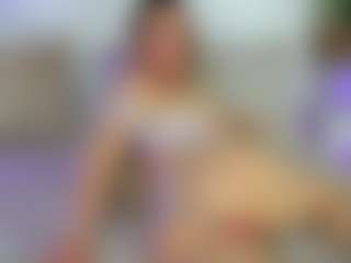 Live cam show with Emilly Bronte - Blonde Hair on Fling VIP Chat