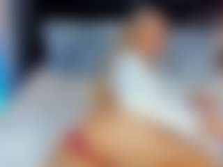 Live cam show with Emilly Bronte - Teen (18+) on CamClone