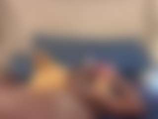 Live cam show with nique21 - Strip on Camsoda