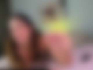 Live cam show with Mariana - Shaved Pussy on fapnchat