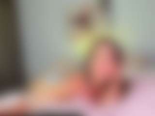 Live cam show with Mariana - Shaved Pussy on xDating