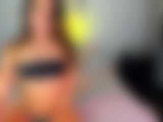 Live cam show with Mariana - Tease Teen (18+) on CamSodaAdn