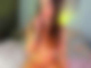 Live cam show with Mariana - Petite on Camming Site