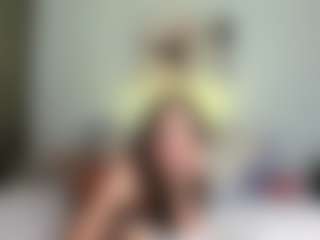 Live cam show with Mariana - Cute on Soda Cam