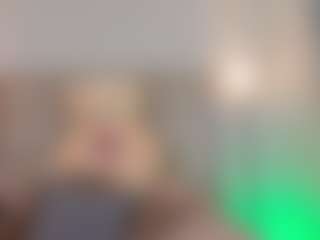 Live cam show with Britney Amberr - Curvy Teen (18+) on Fling VIP Chat