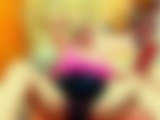 Live cam show with seductiveely - Old on friskycurves.com