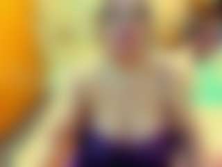 Live cam show with seductiveely - Granny MILF on TeamSkeetLive