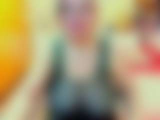 Live cam show with seductiveely - Granny Blonde Hair on Soda Cam