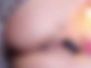 Live cam show with Kimberly - Shaved Pussy on AdultVida.com
