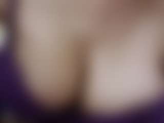 Live cam show with nidhilove - Big Nipples on SpunkLive