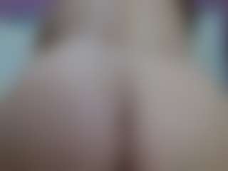 Live cam show with erika-lois - Solo on AdultVida.com