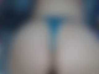 Live cam show with erika-lois - Natural on Camsoda