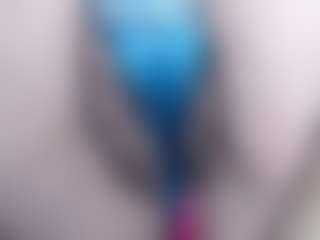 Live cam show with erika-lois - Living Room on Camsoda
