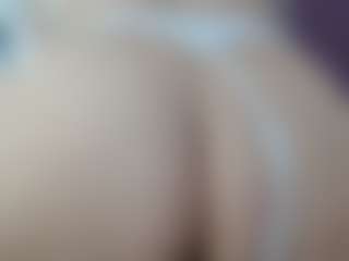 Live cam show with erika-lois - Living Room on Livezox