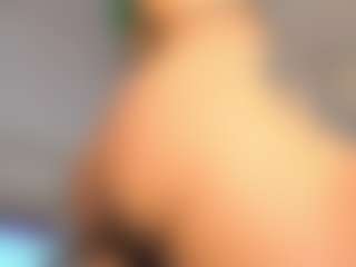 Live cam show with Vaiolett Coleman - Gagging on Camsoda