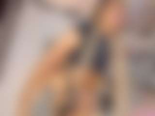 Live cam show with Vaiolett Coleman - Strip Curvy on Camsoda