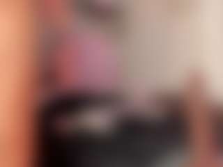 Spettacolo in cam dal vivo con Vaiolett Coleman - Precum su Camsoda