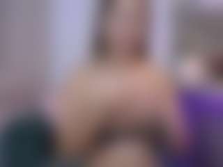 Live cam show with Isabella Spring - Shaved on Milfs Live