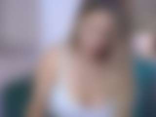 Live cam show with Isabella Spring - Flashing on Cam Slut