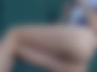 Live cam show with Isabella Spring - Shaved on StripNow