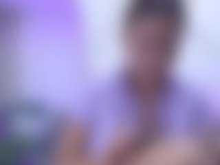 Live cam show with Isabella Spring - Oil on Camming Site