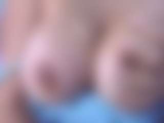 Live cam show with Isabella Spring - Blonde Hair on Camsoda