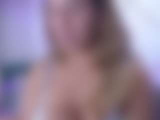 Live cam show with Isabella Spring - Young Adult on Camsoda