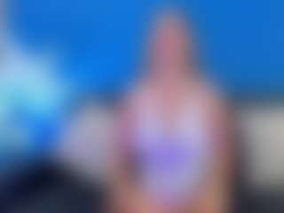 Bella Marie MILF webcam performer live streaming