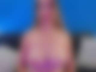 Live cam show with Bella Marie - Blonde Hair on StripNow