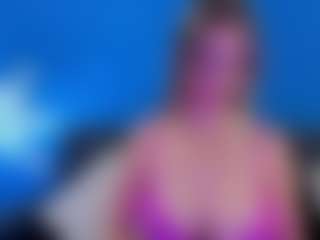 Bella Marie MILF webcam performer live streaming