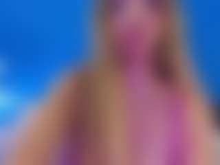 Live cam show with Bella Marie - Curvy MILF on justonemore.cc