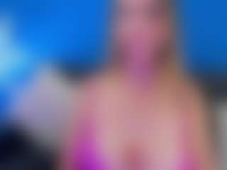 Live cam show with Bella Marie - Fingering MILF on livesuperchat.net