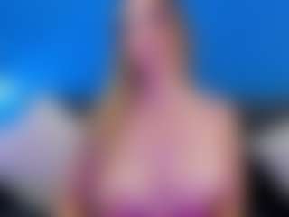 Live cam show with Bella Marie - Living Room on justonemore.cc