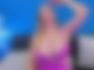 Live cam show with Bella Marie - Fingering MILF on livesuperchat.net