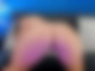 Live cam show with Bella Marie - Shaved Pussy on Camming Site