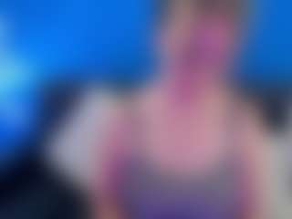 Live cam show with Bella Marie - Shaved Pussy on Mixed Magazine Live