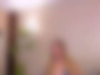 Live cam show with Bella Marie - Petite MILF on Camsoda
