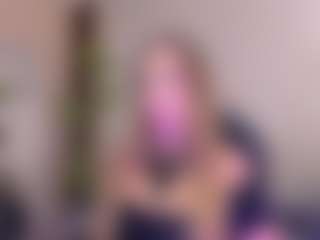 Live cam show with Bella Marie - Blonde Hair MILF on AdultVida.com