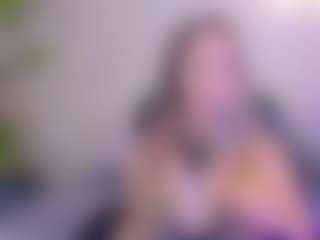 Live cam show with Bella Marie - Blonde Hair Petite on AdultVida.com