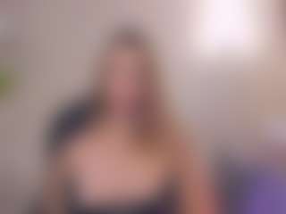 Live cam show with Bella Marie - Shaved Pussy MILF on Camsoda