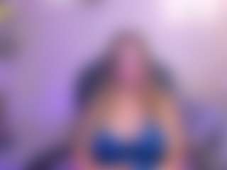 Live cam show with Bella Marie - Blonde Hair MILF on Dolls Live