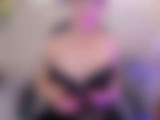 Live cam show with Bella Marie - Blowjob on intimatelivegirls.com