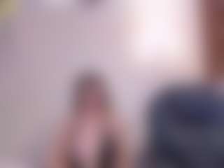 Live cam show with Bella Marie - Skinny MILF on Camsoda