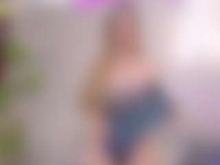Live cam show with Bella Marie - Gamer MILF on instabang