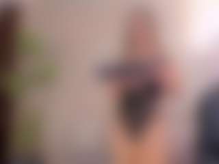 Live cam show with Bella Marie - Blonde Hair MILF on luckytryst.com