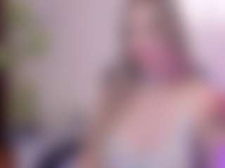Live cam show with Bella Marie - Curvy MILF on StripNow