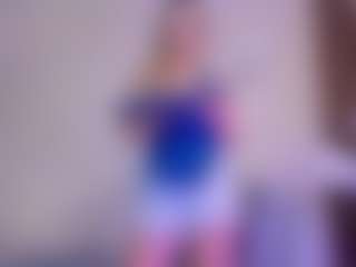 Live cam show with Bella Marie - Blonde Hair Curvy on Streamer API