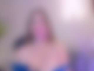 Live cam show with Bella Marie - Striptease on live.xheat.ai