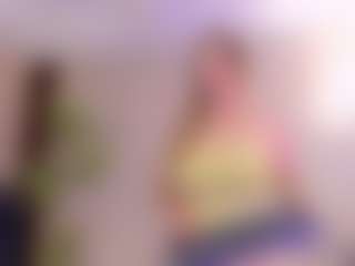 Bella Marie, modelo webcam MILF transmitiendo en vivo
